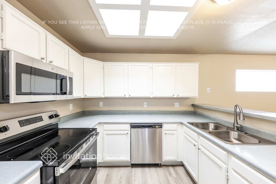 Building Photo - 8142 W Mescal St