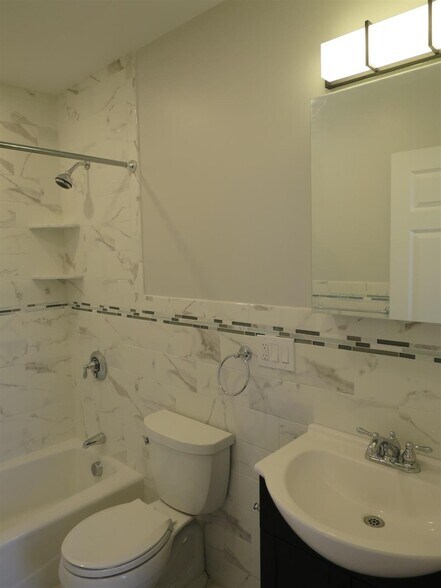 Building Photo - 136 Inman St