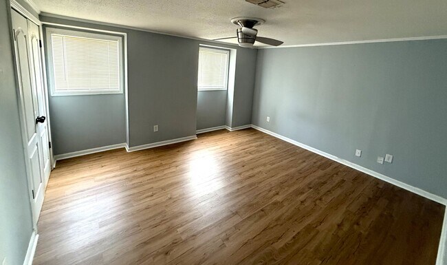 Building Photo - 2213 Spence Cir