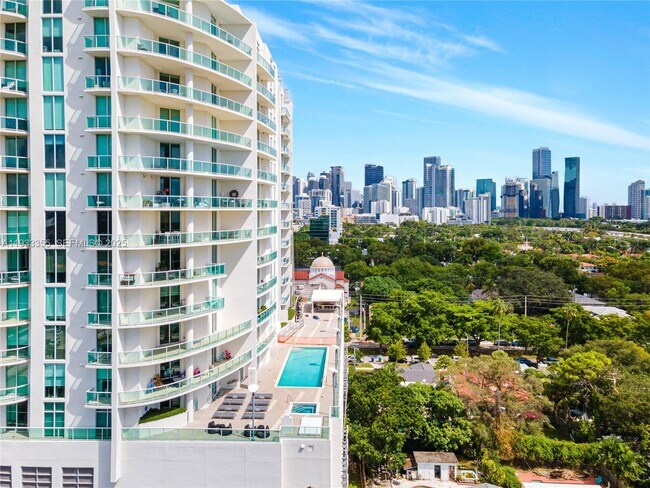 Building Photo - 2525 SW 3rd Ave