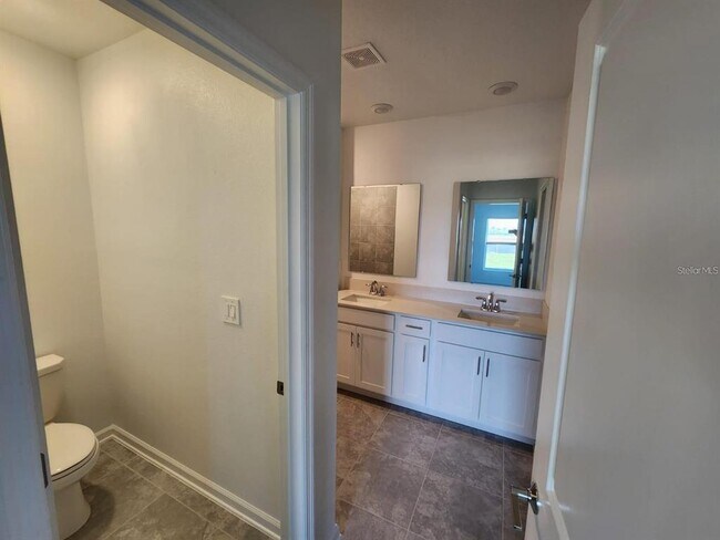 Building Photo - 2713 Runners Cir