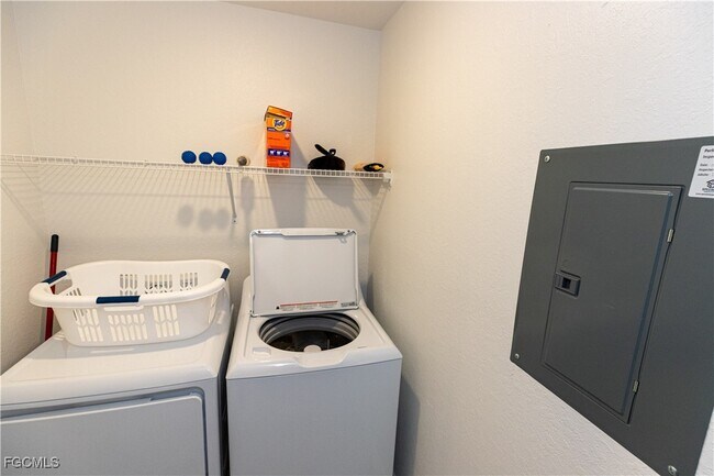 Building Photo - 15375 Grn Acrs Ave