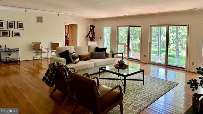 Building Photo - 15679 Edgegrove Rd