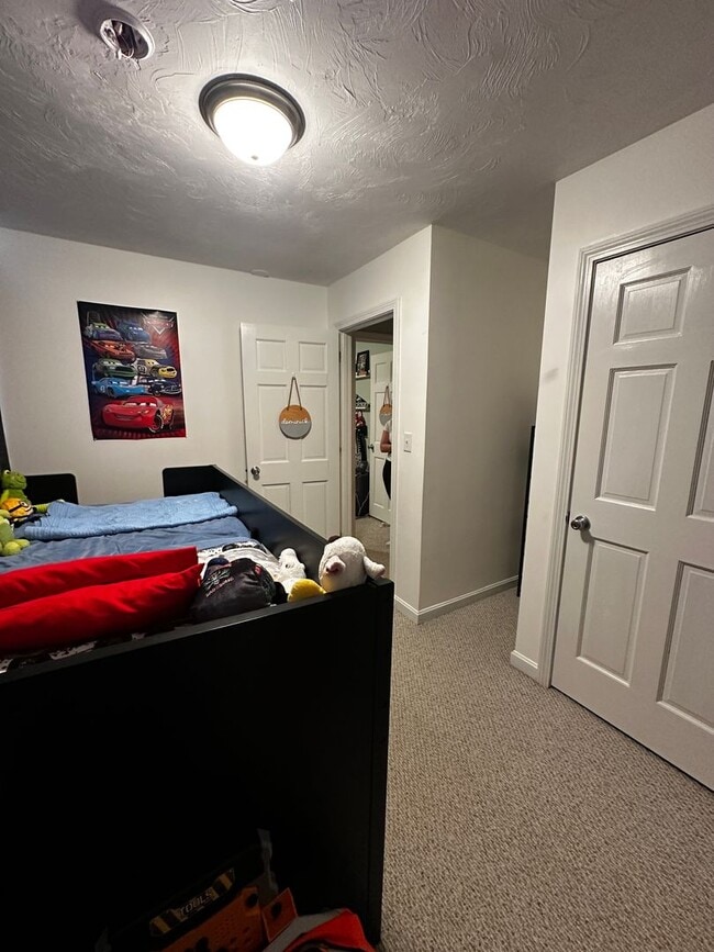 Building Photo - Charming 3 Bed, 3 Bath Home with Finished ...