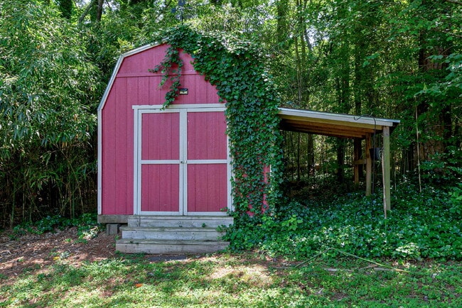 Building Photo - 1512 Beechwood Dr