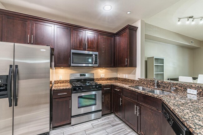 Building Photo - 945 E Playa Del Norte Dr