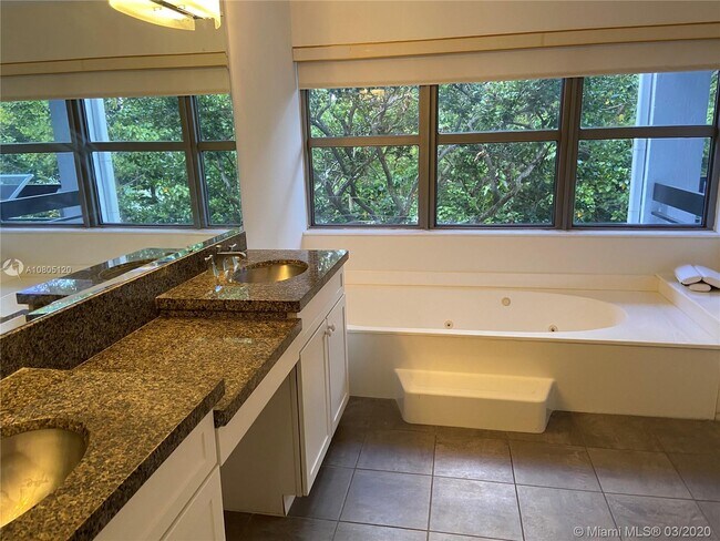 Building Photo - 3475-10 Mystic Pointe Dr