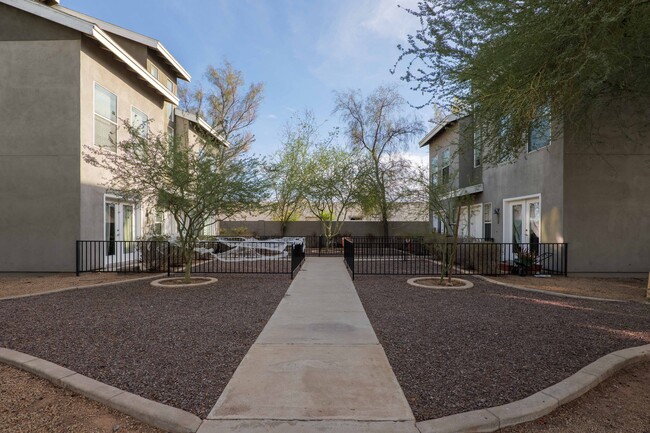 Building Photo - Roosevelt West Townhomes