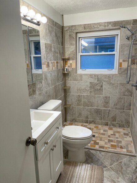 Bathroom - 6217 Beech Daly Rd