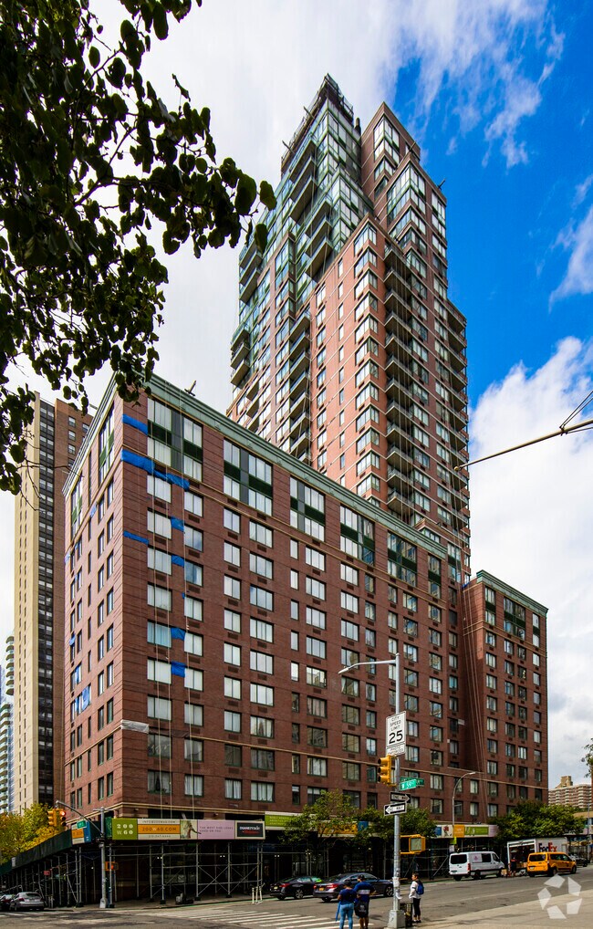 200 W 60th St New York, NY 10023-8502 - 200W60