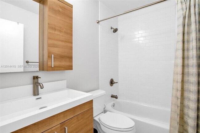 Building Photo - 9904 SW 117th Pl