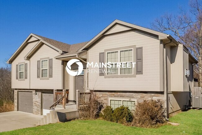 Building Photo - 4 Bedroom Pet-Friendly Home in Independence, MO with Main Street Renewal