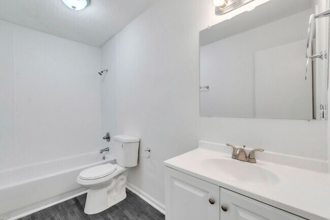 Building Photo - Spacious 4BR, 2BA Tri-Level Home with versatility and flexibility.  $1675 /mo rent***