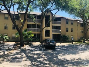 Building Photo - ALTAMONTE SPRINGS: 2 bed/2 bath AVAILABLE ...