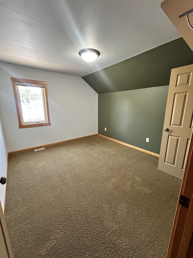 Building Photo - Adorable townhome for rent!