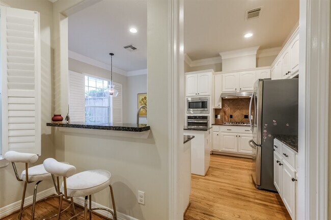 Building Photo - 7515 Shady Villa Walk