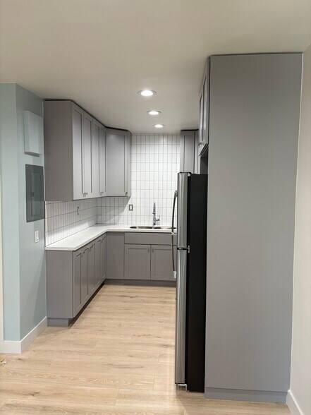 Building Photo - 722 Coronel St