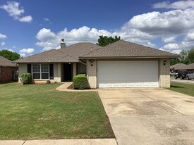 Building Photo - 1613 Brittany Ln
