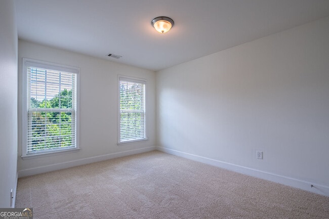 Building Photo - 1504 Woodbridge Way NE