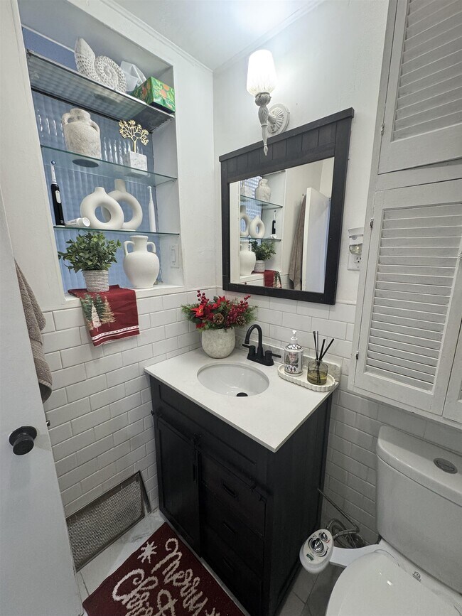 Building Photo - 460 Ave E