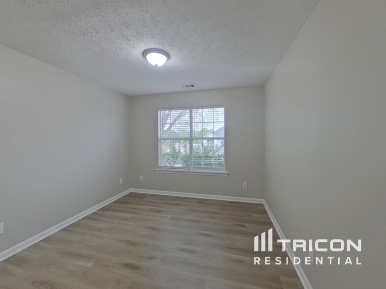 Building Photo - 800 Lorraine Ln