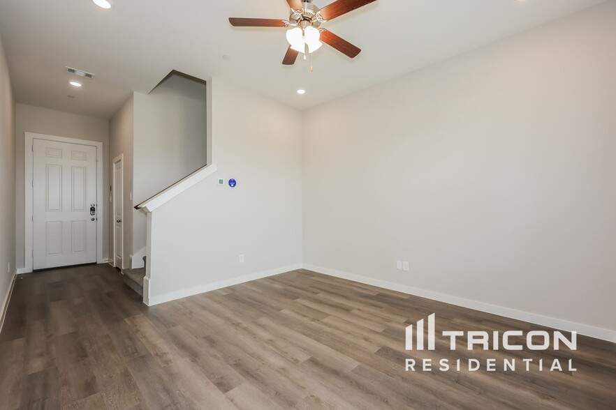Building Photo - 202 Hardwick Dr