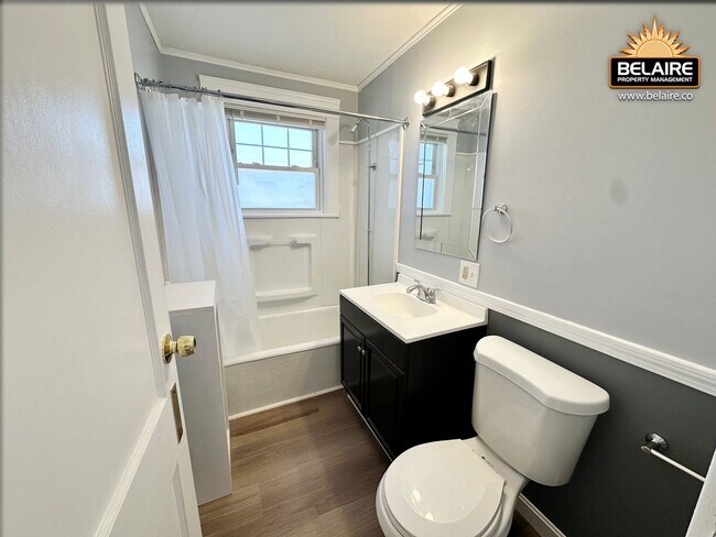 Building Photo - 107 2nd St