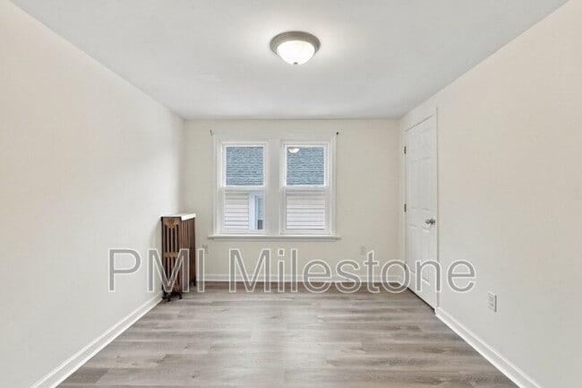 Building Photo - 423 E Washington St
