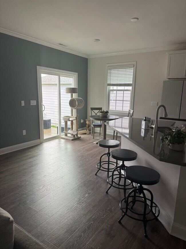 Building Photo - Spacious 4BR Single Family House with swim...