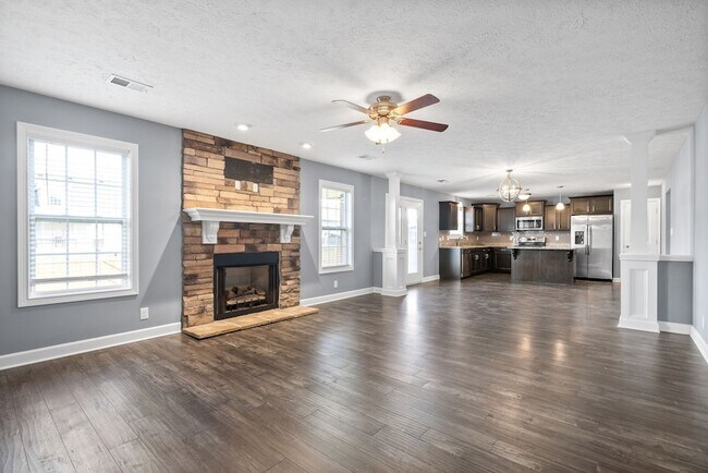 Building Photo - 3755 Windmill Dr