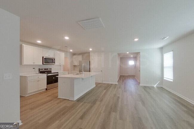 Building Photo - 112 Overstreet Way