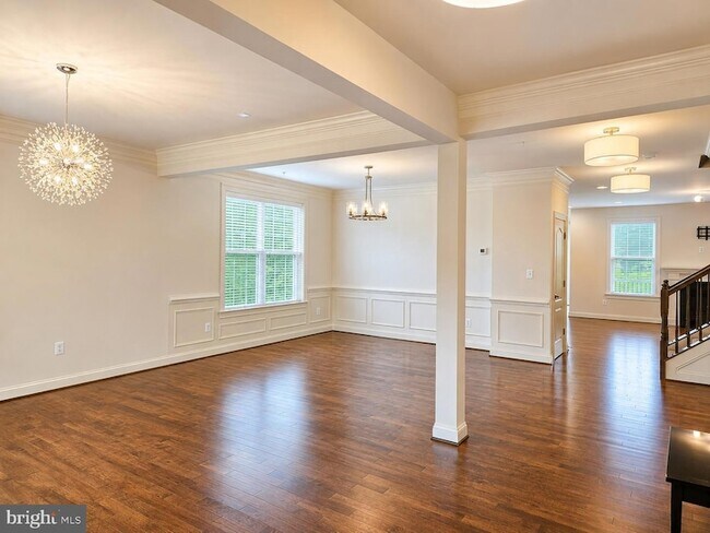 Building Photo - 3332 Burton Dr