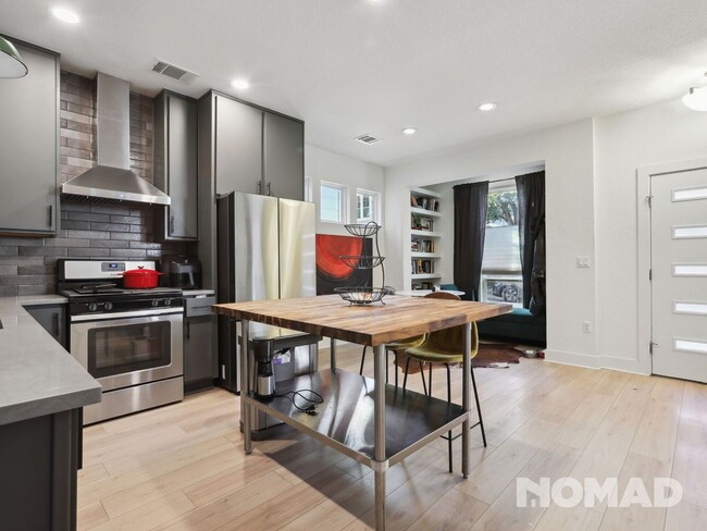 Building Photo - 2917 Bond Dr