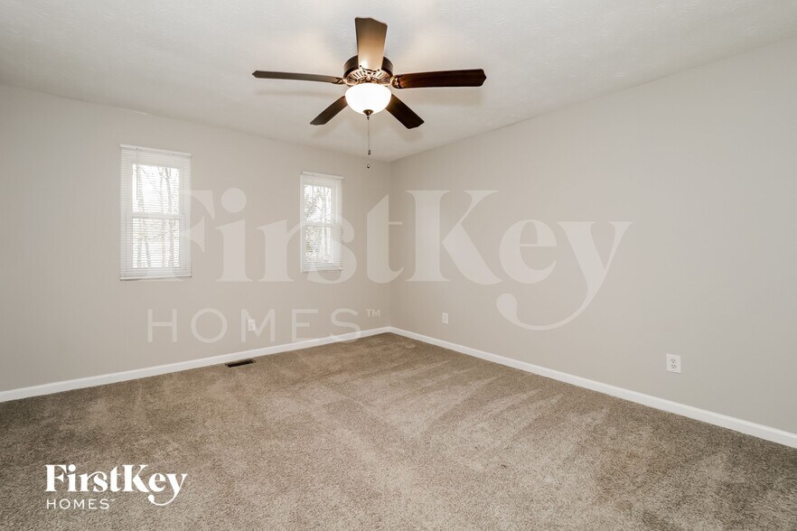 Building Photo - 3465 Rainbow Dr