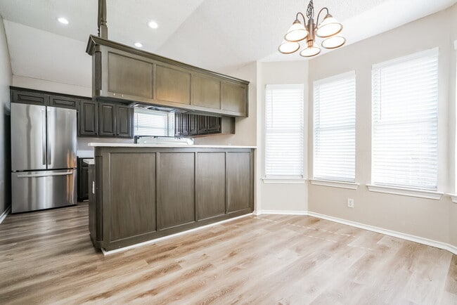 Building Photo - 512 Arbor Ln