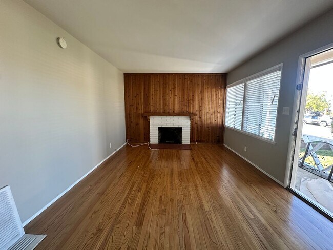 Building Photo - FOR RENT – Charming 3-Bedroom Home in South Torrance