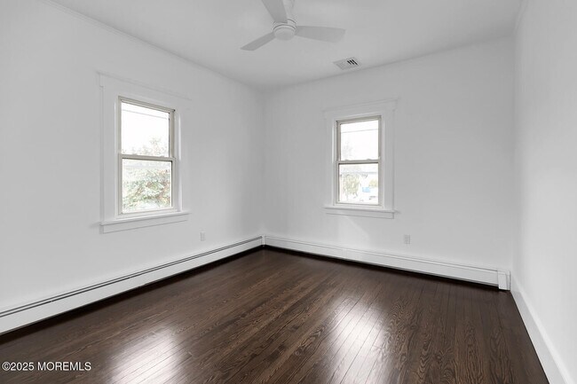 Building Photo - 18 Holly St