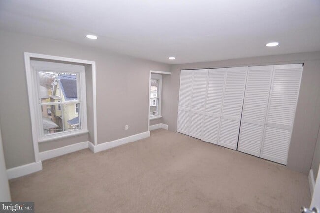 Building Photo - 322 Jones Ave