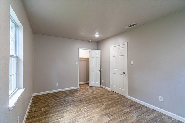 Building Photo - 3818 Blodgett St