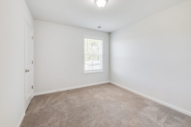 Building Photo - 124 Jennie Dr