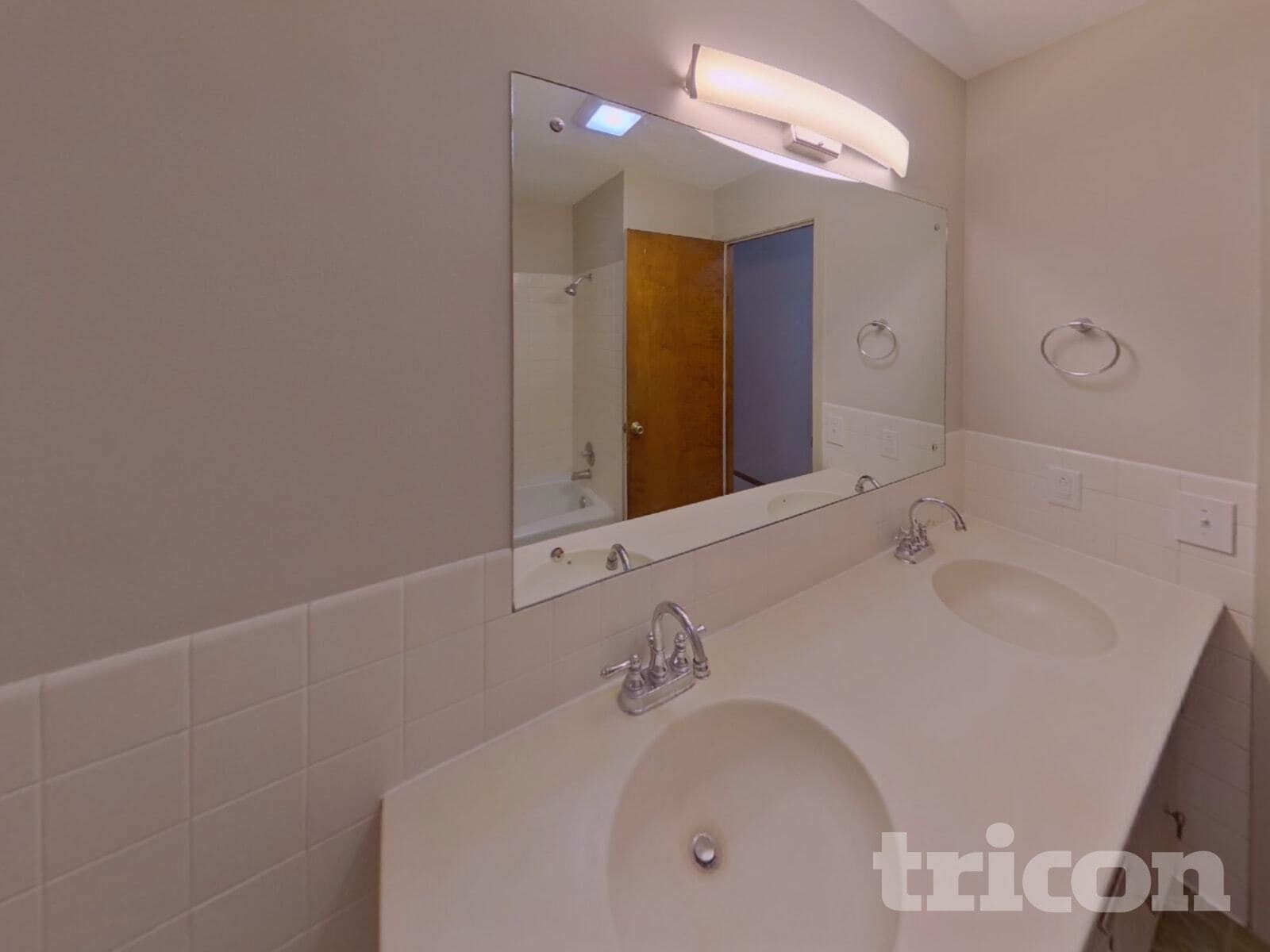 Building Photo - 931 Market St S