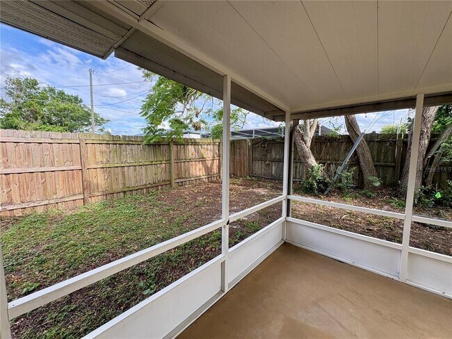 Building Photo - 728 Lake Ned Rd