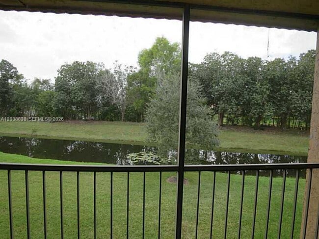 Building Photo - 205 Lakeview Dr