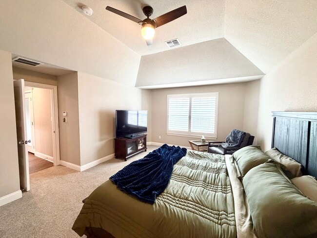 Building Photo - Beautiful 4 Bedroom Rental with Garage & Outdoor Living Space