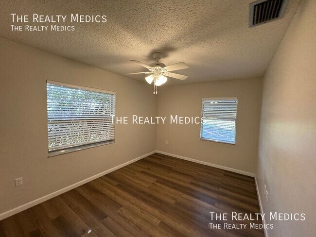 Building Photo - 218 Temple Cir