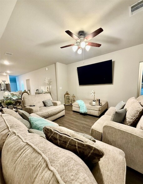 Building Photo - 9921 Spg Crk Rd