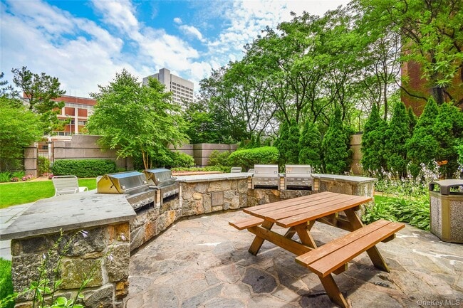 Building Photo - 4 Martine Ave