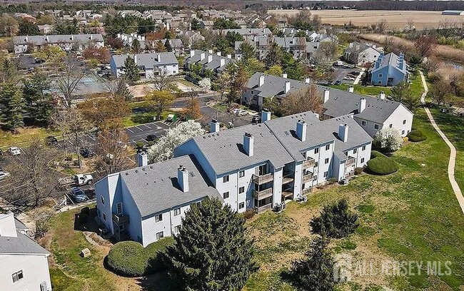Building Photo - 1010 Aspen Dr