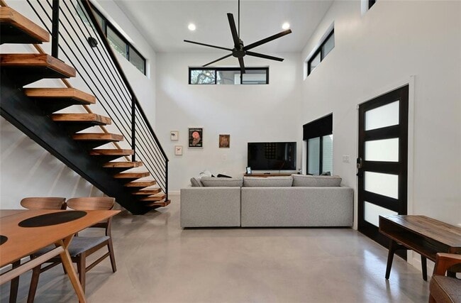 Building Photo - 407 S Park Dr