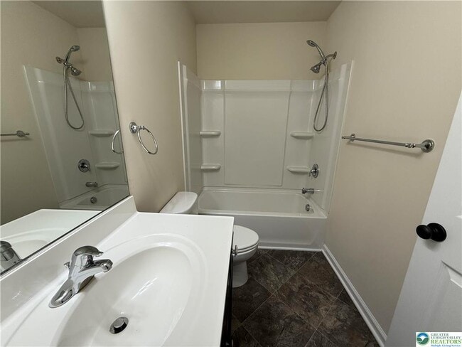 Building Photo - 629 Linden St